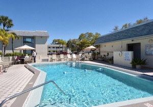 Walk To Crescent Beach, Updated Sea Winds Condo