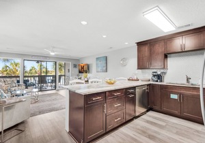✨Walk2Beach-Lake Front-5 Pools-Pet Friendly-2 Screened Porches-3BR Family Tides✨