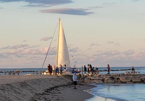 WALKING DISTANCE FROM THE BEACH