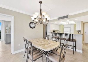 Walking Distance to Beach, Dining, Shops & More!