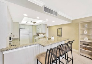 Walking Distance to Beach, Dining, Shops & More!