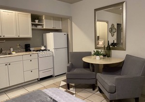 WARM MINERAL SPRINGS MODERN WATERFRONT STUDIO