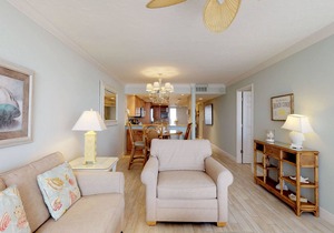 Waterfront condo w/WiFi, furnished balcony and easy beach access
