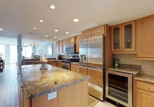 Waterfront condo w/WiFi, furnished balcony and easy beach access