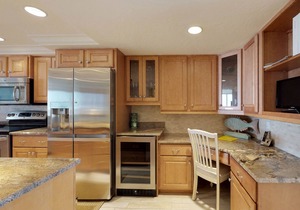 Waterfront condo w/WiFi, furnished balcony and easy beach access
