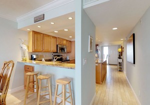 Waterfront condo w/WiFi, furnished balcony and easy beach access