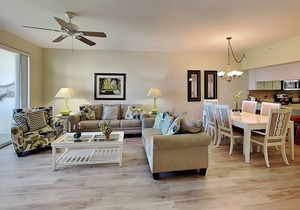 Waterfront Condo- Balcony, Community Pool, Dock+ Canal Access