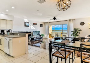 Waterfront condo with shared heated pool and splendid views - Dogs ok