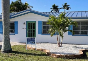 Waterfront cottage in Matlacha, FL - Unavailable at this time due to Hurr Ian.🌴