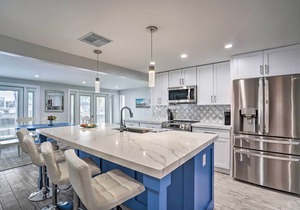 Waterfront Matlacha Home w/Hot Tub & Grill!