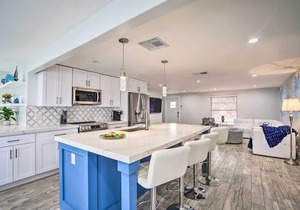 Waterfront Matlacha Home w/Hot Tub & Grill!