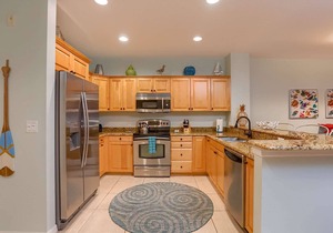 Waterfront, Spacious Balcony, 2 King Bedrooms! Free Cable & Wi-Fi, W/D, Pool, Hot Tub-304 Island Key