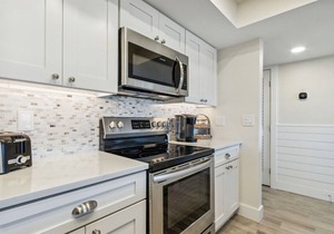 Waves Whisper: Your Coastal Condo Retreat