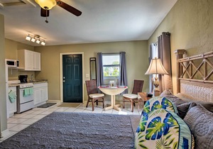 West Palm Beach Studio w/Patio - 1mi to Beach