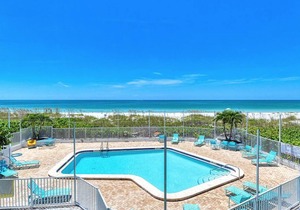 Wonderful beach condo, heated pool, peaceful location Longboat Key