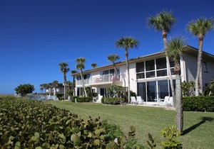 Wonderful beach condo, heated pool, peaceful location Longboat Key