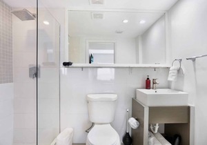 Your Fun Packed Miami Beach Vacation! Picnic Area, Short Walk to Ocean Drive!