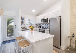 Your Home Away From Home! 2 Classy Villas, Beach, Free Access to Tennis Court