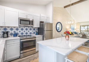 Your Home Away From Home! 2 Classy Villas, Beach, Free Access to Tennis Court
