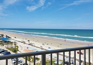 Your Slice of Paradise! Spectacular Views of Ocean, Beach, City on 8th Floor-Smart TV-DVD-FREE WIFI!