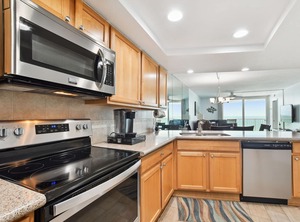 Beach Place Madeira | Madeira Beach