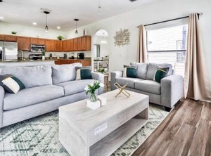 Grove Villa | Four Corners