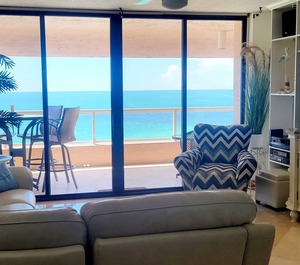 Crescent Beach Club 