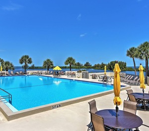 Hudson Resort Beach 