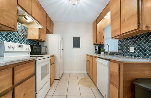 Coquina Gables Apartment | 1 Block to Beach & A Street Apt with Patio/Parking