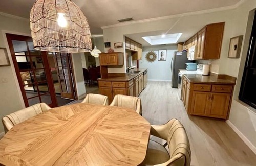 Palm Harbor House | 10 min from beach access, sleeps 10 private dock