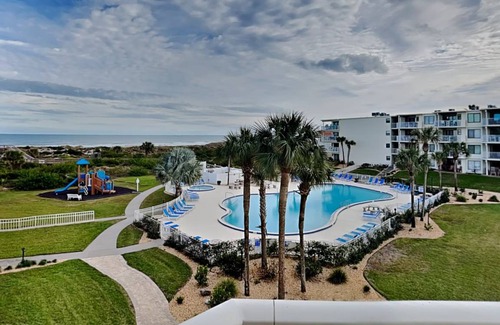 Butler Beach Condo | 100 m² Condo ∙ 3 bedrooms ∙ 6 guests