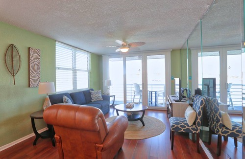St. Petersburg Condo | 107 m² Condo ∙ 2 bedrooms ∙ 6 guests