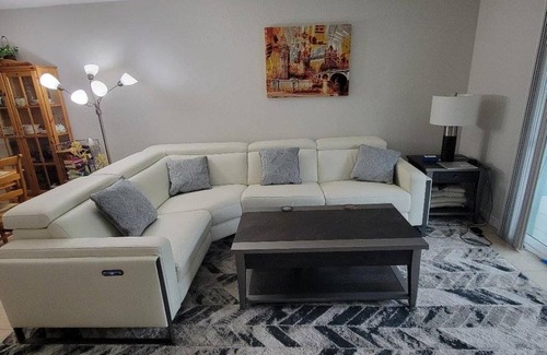 Palm River Estates Condo | 108 m² Condo ∙ 2 bedrooms ∙ 4 guests