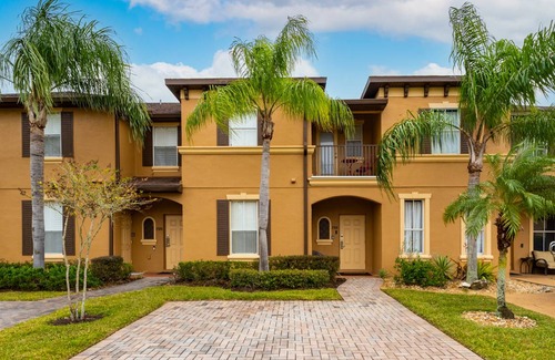 Regal Palms House | 109 m² House ∙ 3 bedrooms ∙ 6 guests