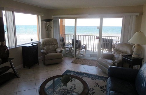 Satellite Beach Condo | 111 m² Condo ∙ 2 bedrooms ∙ 5 guests