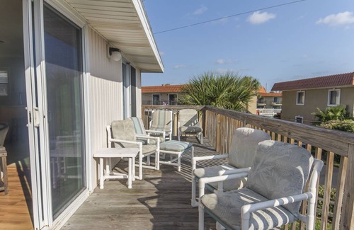 Surfcrest Village Condo | 112 m² Condo ∙ 4 bedrooms ∙ 7 guests