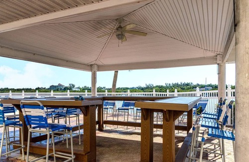 Crystal Beach House | 116 m² House ∙ 2 bedrooms ∙ 6 guests