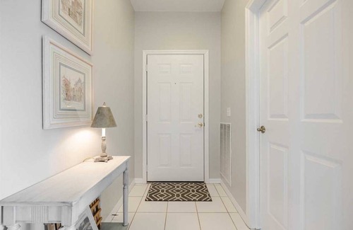 Cypress Lake Condo | 117 m² Condo ∙ 2 bedrooms ∙ 4 guests