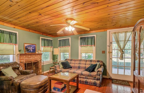 Floral City House | 118 m² House ∙ 2 bedrooms ∙ 6 guests