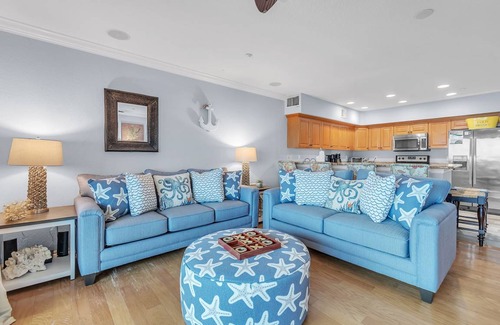Independence Square Condo | 119 m² Condo ∙ 2 bedrooms ∙ 8 guests
