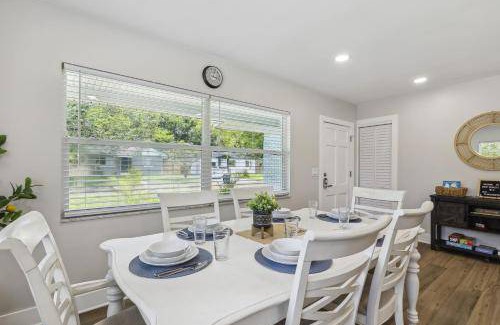 Riverside Heights House | 121 m² House ∙ 3 bedrooms ∙ 8 guests