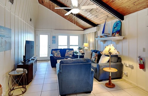 Painters Hill House | 121 m² House ∙ 3 bedrooms ∙ 6 guests