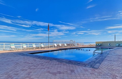 Daytona Beach Shores Condo | 124 m² Condo ∙ 2 bedrooms ∙ 5 guests