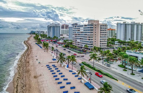 Central Beach Condo | 124 m² Condo ∙ 2 bedrooms ∙ 8 guests