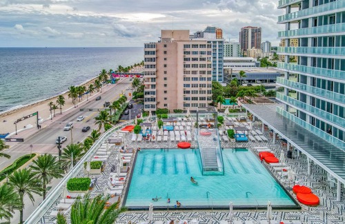 Central Beach Condo | 124 m² Condo ∙ 2 bedrooms ∙ 8 guests