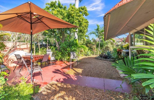 Poinsettia Heights House | 125 m² House ∙ 2 bedrooms ∙ 5 guests