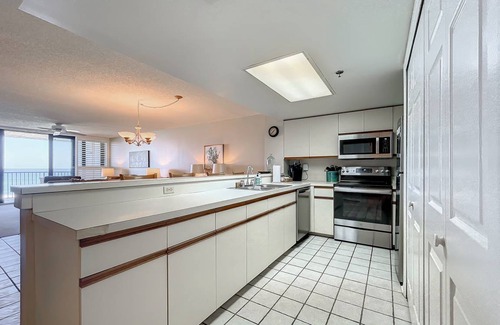 Bethune Beach Condo | 131 m² Condo ∙ 3 bedrooms ∙ 6 guests