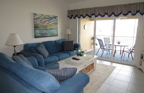 Palm Coast Condo | 130 m² Condo ∙ 3 bedrooms ∙ 6 guests