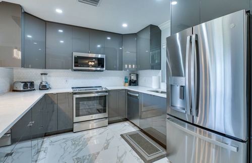 Saint James City House | 130 m² House ∙ 4 bedrooms ∙ 6 guests