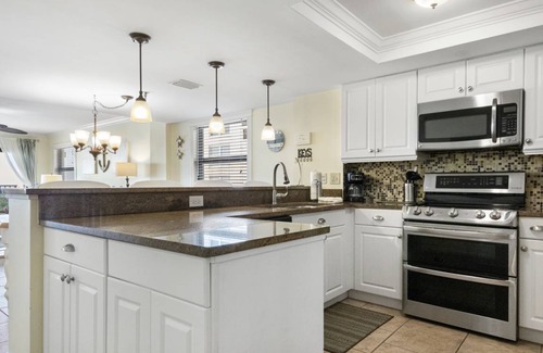 Madeira Beach Condo | 134 m² Condo ∙ 3 bedrooms ∙ 9 guests
